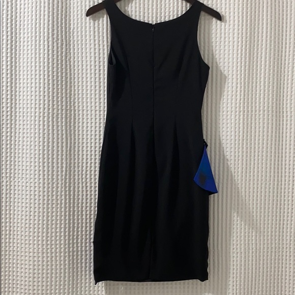 Dress - Picture 5 of 10